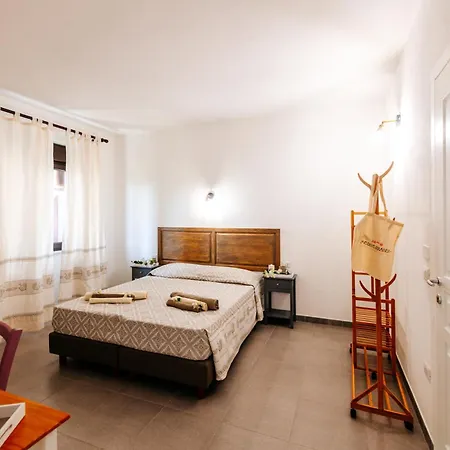 Domo Mediterranea Affittacamere-guest House Πανσιόν SantʼAntìoco