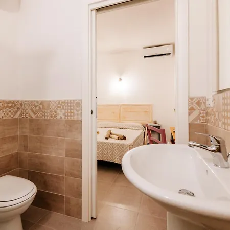 Gasthuis Domo Mediterranea Affittacamere-guest House SantʼAntìoco