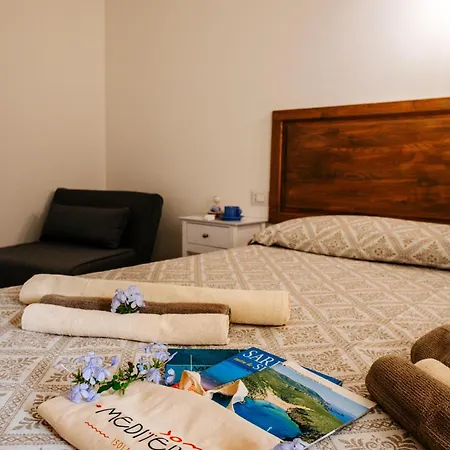 Gasthuis Domo Mediterranea Affittacamere-guest House SantʼAntìoco